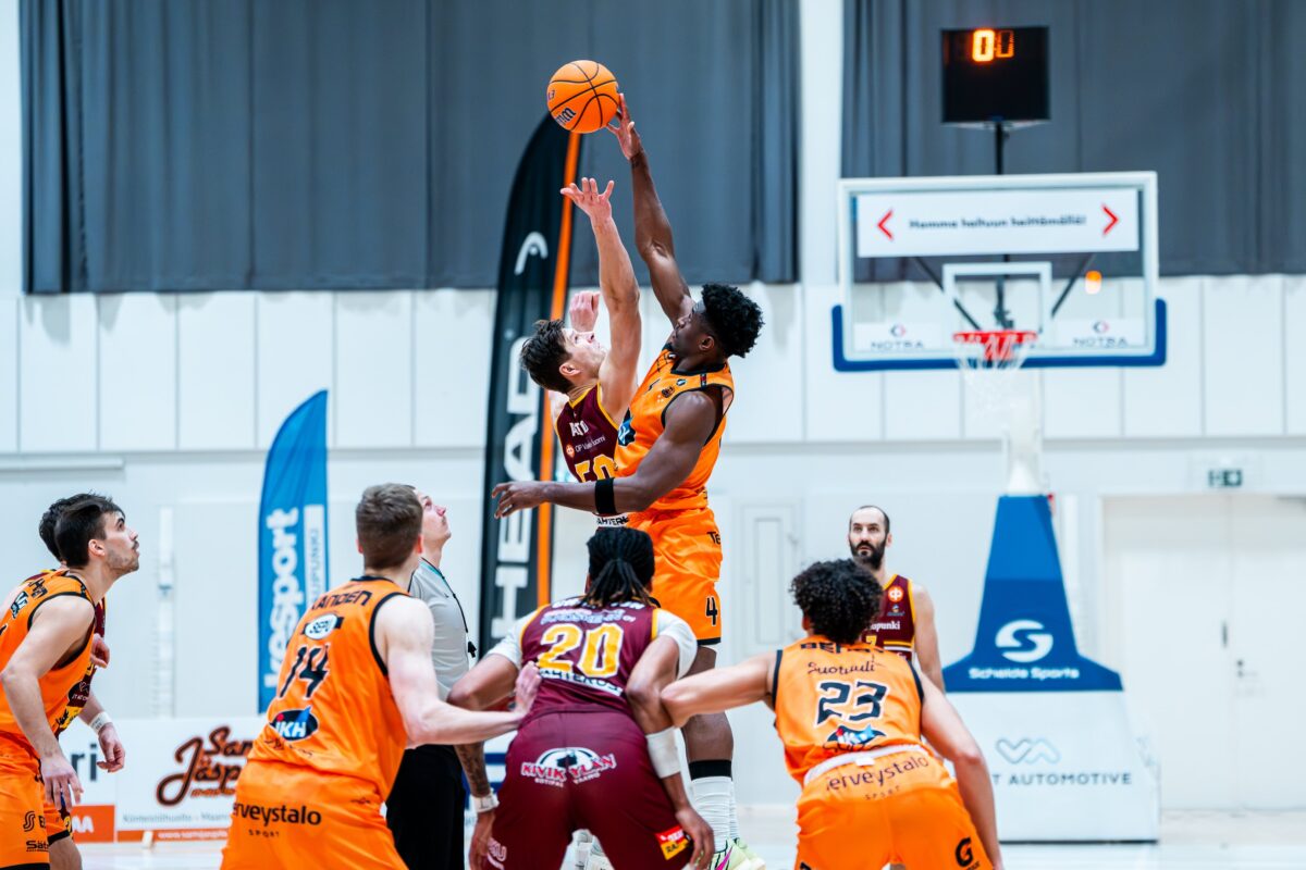 Karhubasket hävisi Korihaille