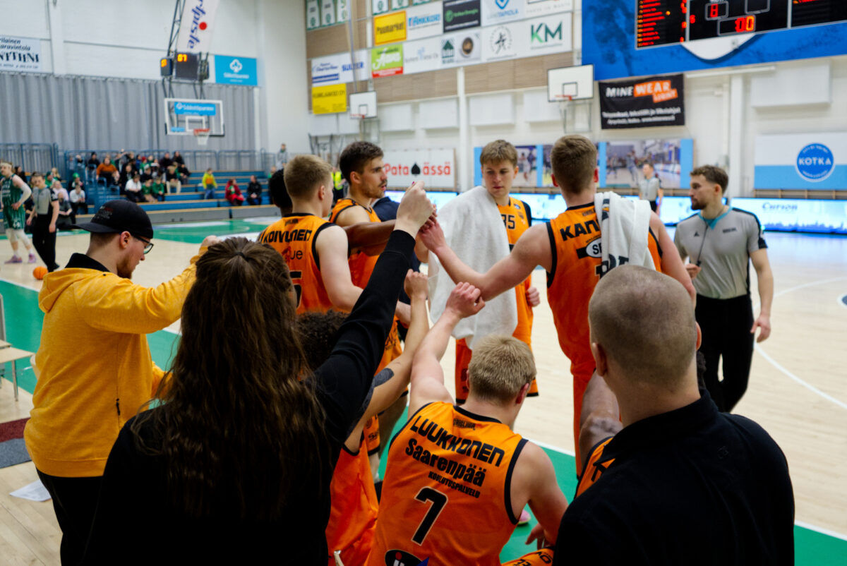 Karhubasket aloitti ylemmän loppusarjan voitolla